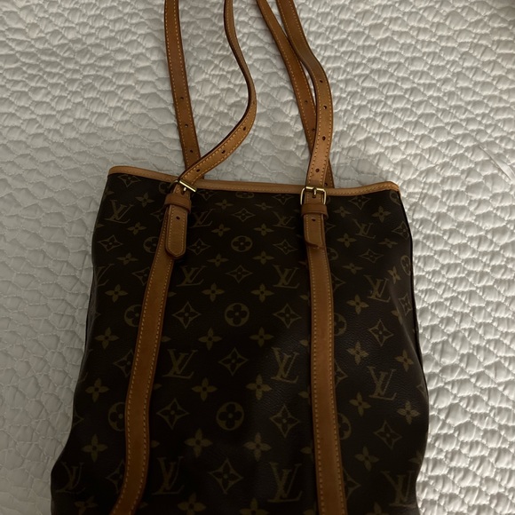 Authentic Louis Vuitton Bucket GM - Picture 2 of 15